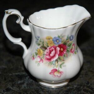 CHELSEA GARDEN Royal Albert CREAMER Milk Pitcher Syrup Jug Floral England